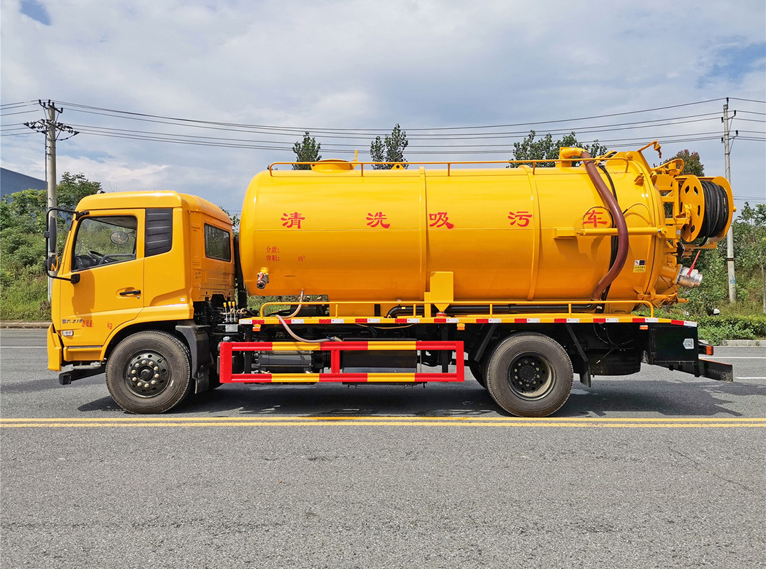 東風天錦15方清洗吸污車(一體罐外觀)